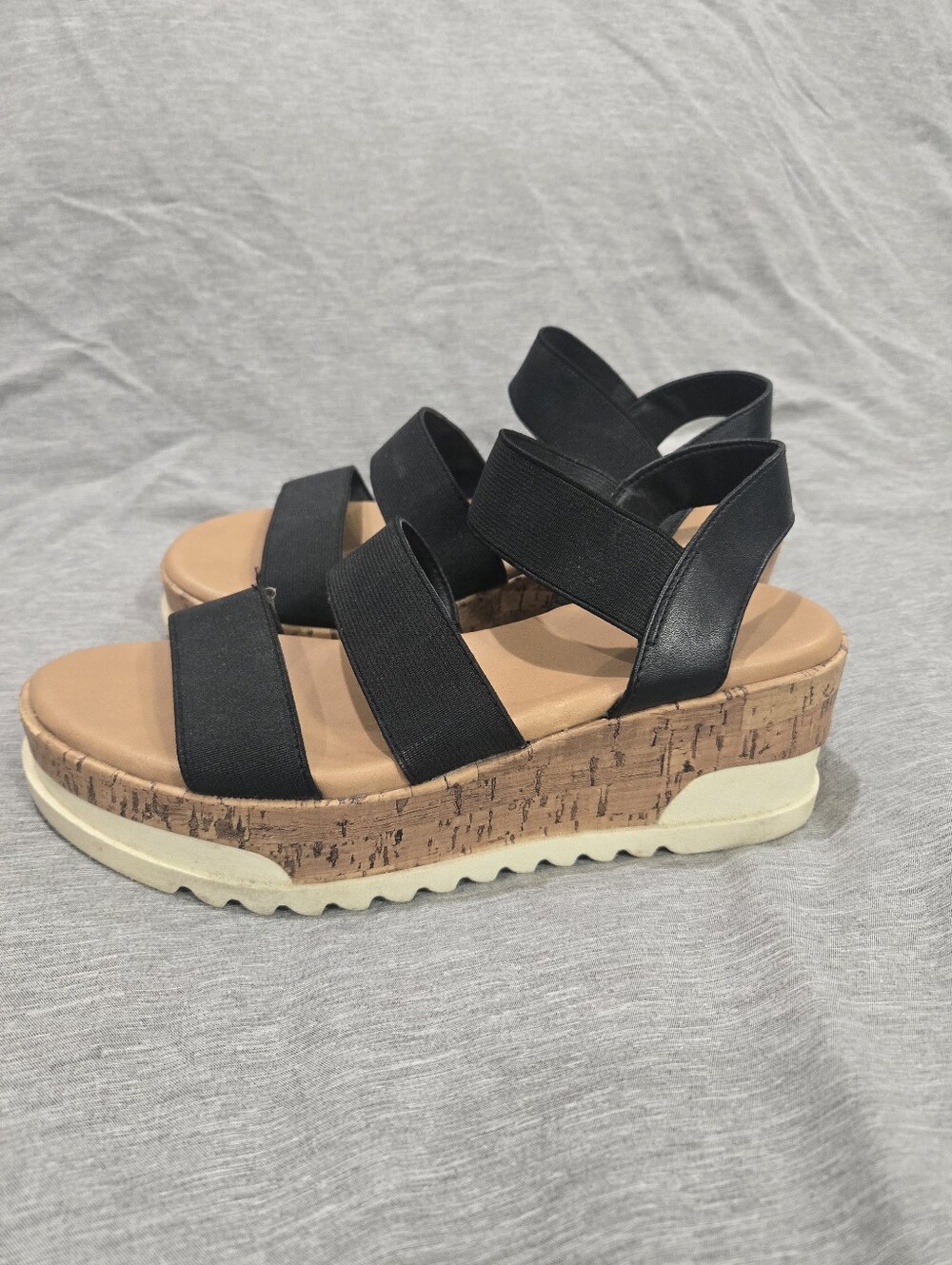 Universal Thread Strappy Black Platform Sandals Size 6